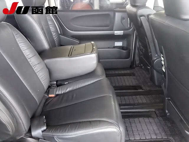 NISSAN ELGRAND 2010