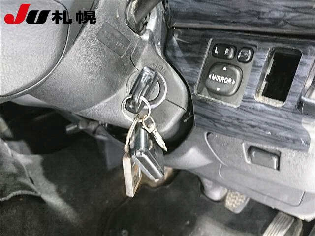 TOYOTA HIACE VAN 2011