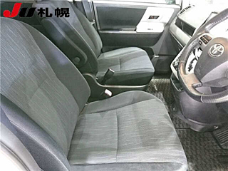 TOYOTA NOAH 2012