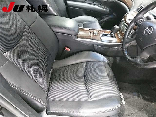 NISSAN FUGA 2010