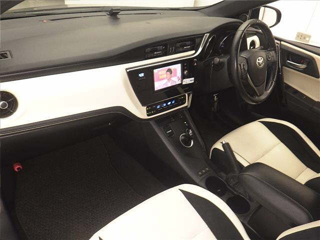 TOYOTA AURIS 2016