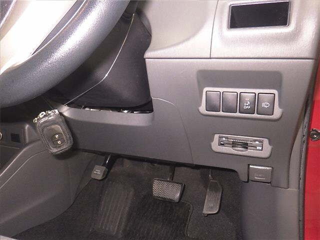 TOYOTA PRIUS ALPHA 2012