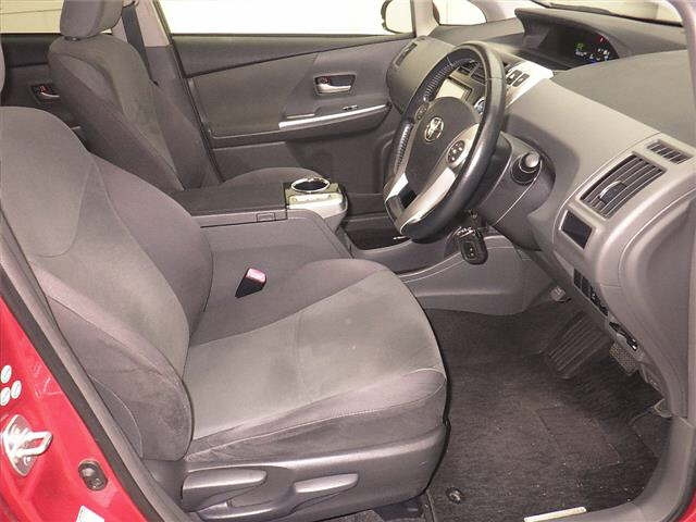 TOYOTA PRIUS ALPHA 2012