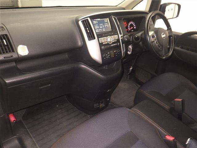 NISSAN SERENA 2010
