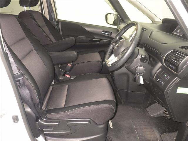 NISSAN SERENA 2017