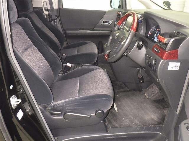 TOYOTA ALPHARD 2011