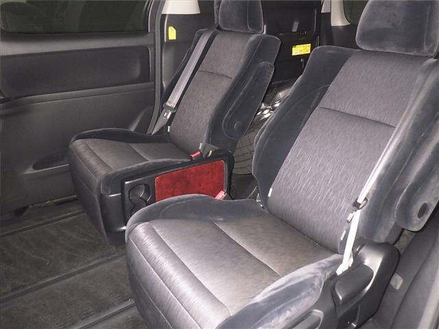 TOYOTA ALPHARD 2011