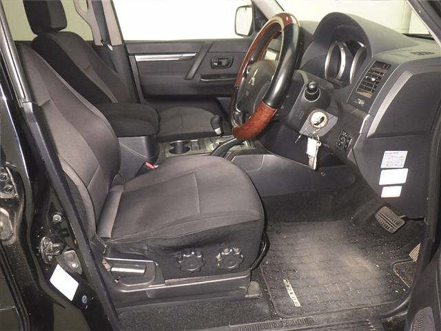 MITSUBISHI PAJERO 2011