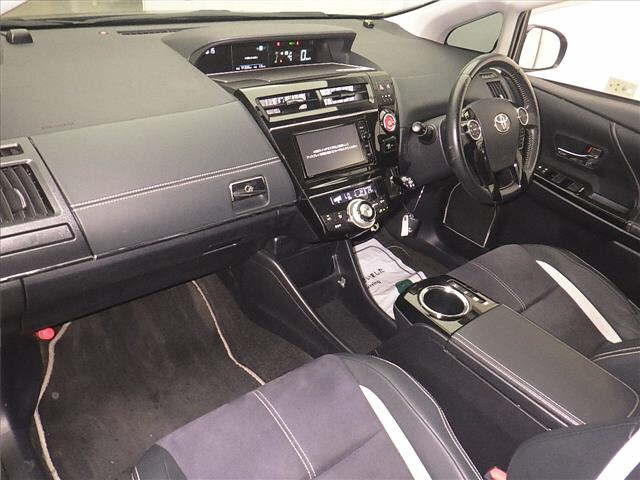 TOYOTA PRIUS ALPHA 2015