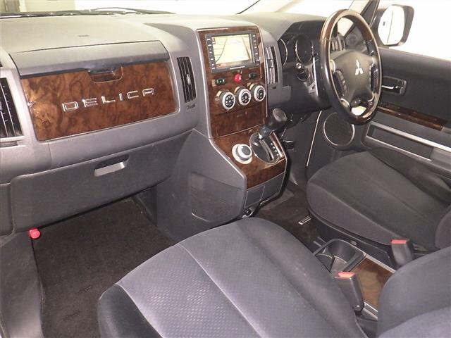 MITSUBISHI DELICA D5 2011