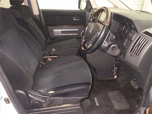 MITSUBISHI DELICA D5 2011