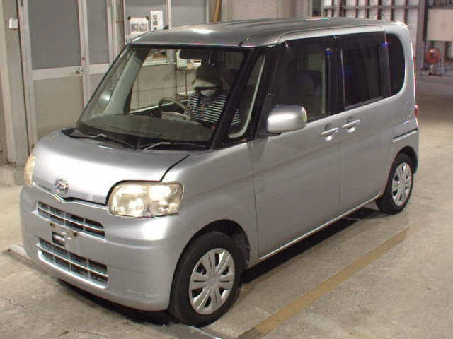 DAIHATSU TANTO 2010