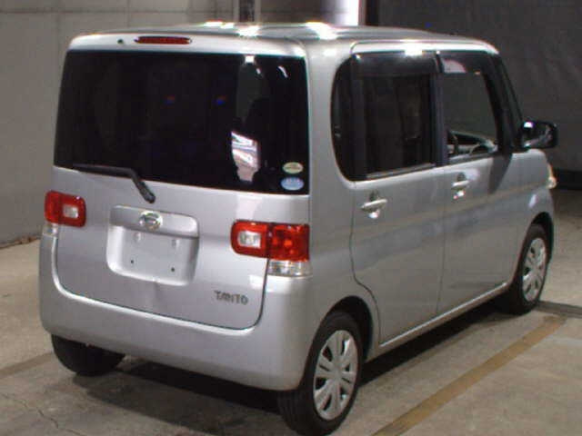 DAIHATSU TANTO 2010
