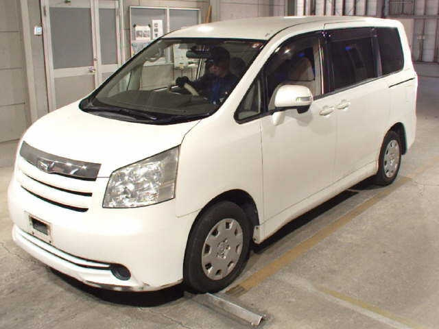 TOYOTA NOAH 2008