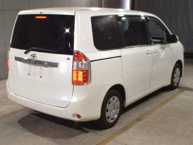 TOYOTA NOAH 2008