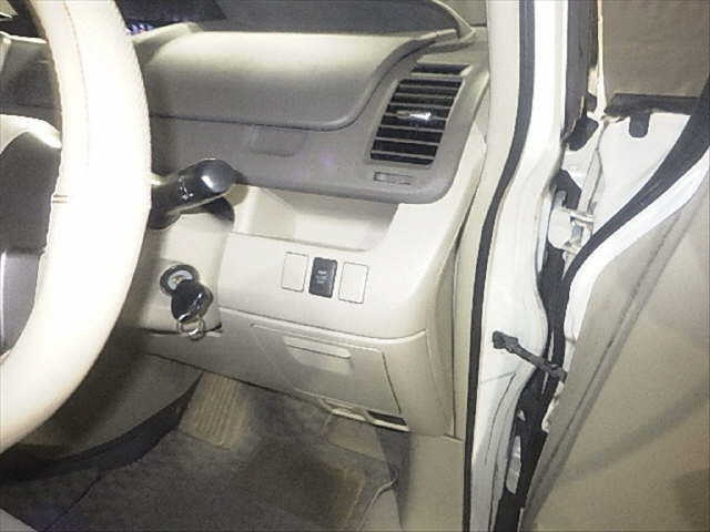 TOYOTA NOAH 2008