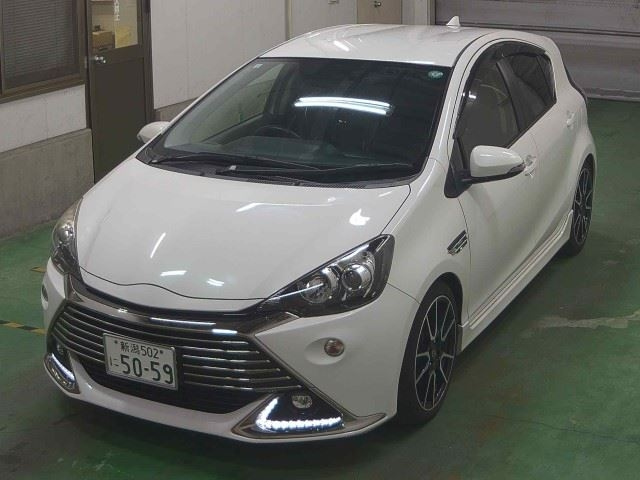 TOYOTA AQUA 2015