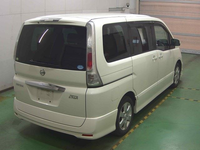 NISSAN SERENA 2010