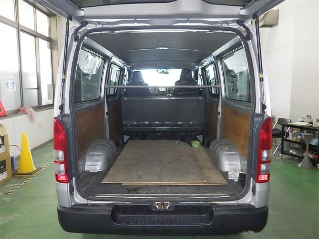 TOYOTA HIACE VAN 2011