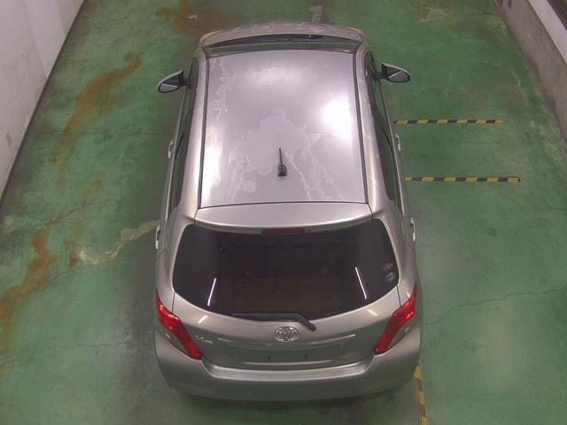 TOYOTA VITZ 2011