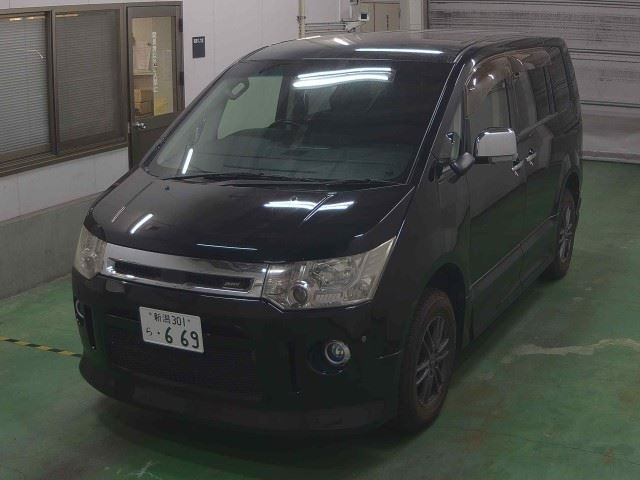 MITSUBISHI DELICA D5 2012