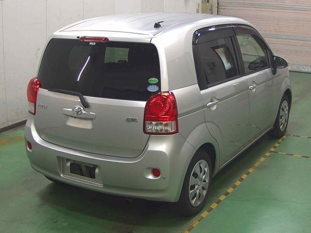 TOYOTA PORTE 2012