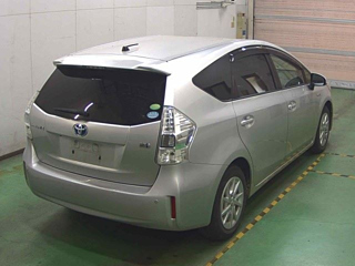 TOYOTA PRIUS ALPHA 2012