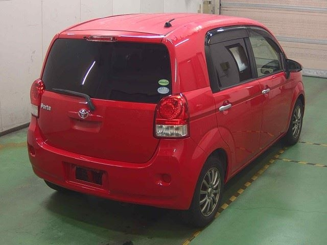 TOYOTA PORTE 2013
