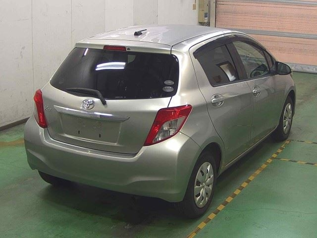 TOYOTA VITZ 2011