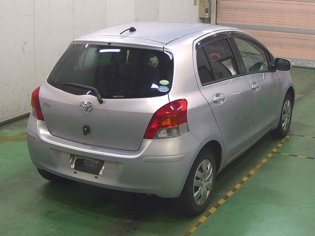 TOYOTA VITZ 2010