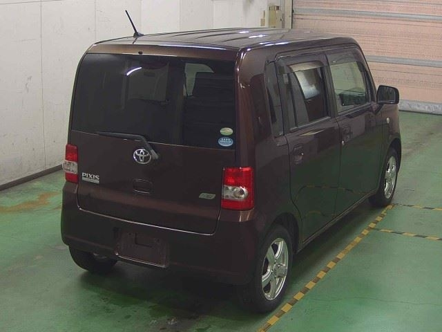 TOYOTA PIXIS SPACE 2011