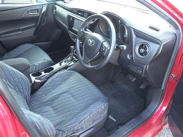 TOYOTA AURIS 2017