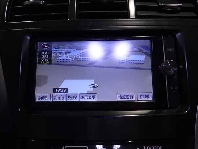 TOYOTA PRIUS ALPHA 2013