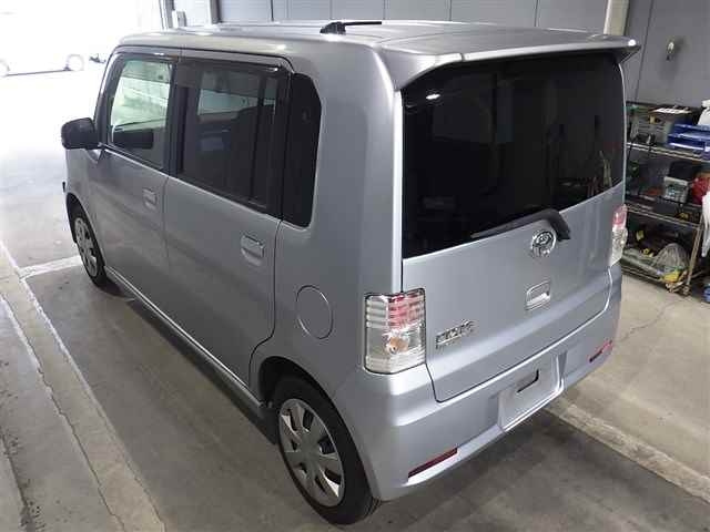 TOYOTA PIXIS SPACE 2011
