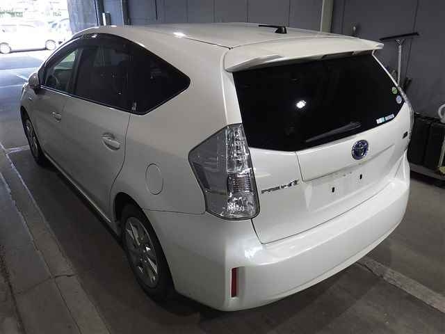 TOYOTA PRIUS ALPHA 2012