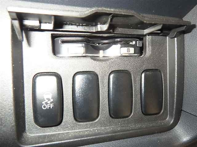 MITSUBISHI DELICA D5 2011