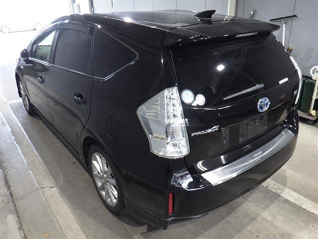 TOYOTA PRIUS ALPHA 2013