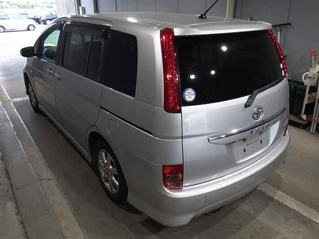 TOYOTA ISIS 2011