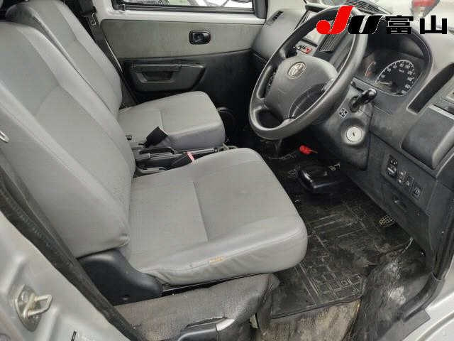 TOYOTA TOWN ACE VAN 2010