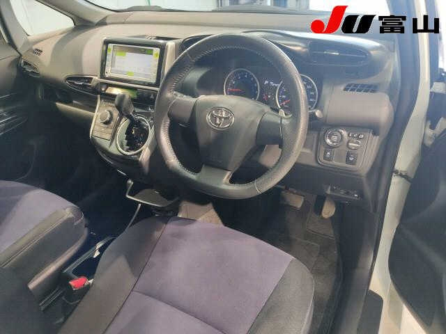 TOYOTA WISH 2014