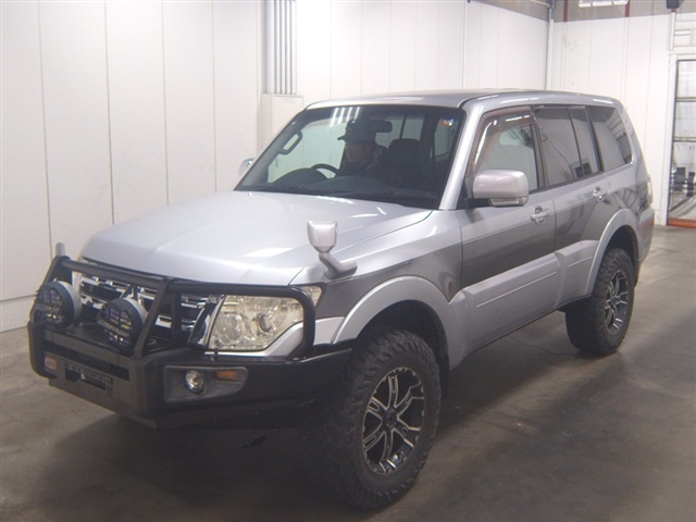 MITSUBISHI PAJERO 2012