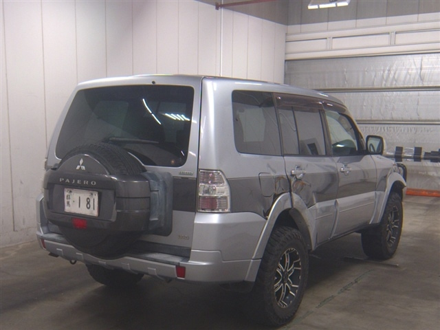 MITSUBISHI PAJERO 2012