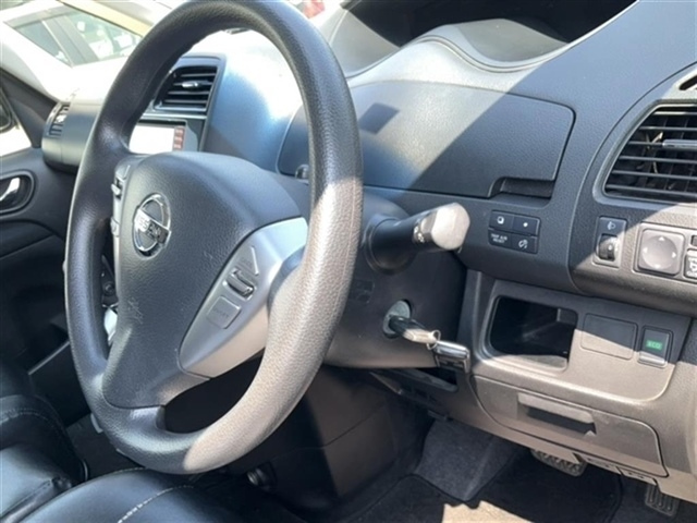 NISSAN SERENA 2015