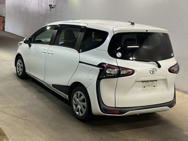 TOYOTA SIENTA 2016