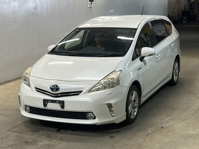 TOYOTA PRIUS ALPHA 2012