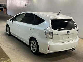 TOYOTA PRIUS ALPHA 2012