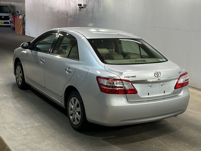 TOYOTA PREMIO 2014