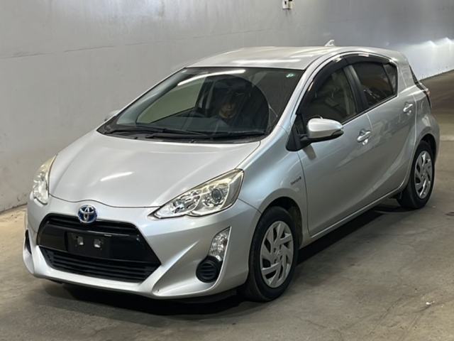 TOYOTA AQUA 2015