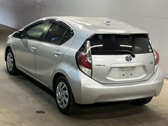 TOYOTA AQUA 2015