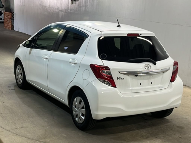 TOYOTA VITZ 2015